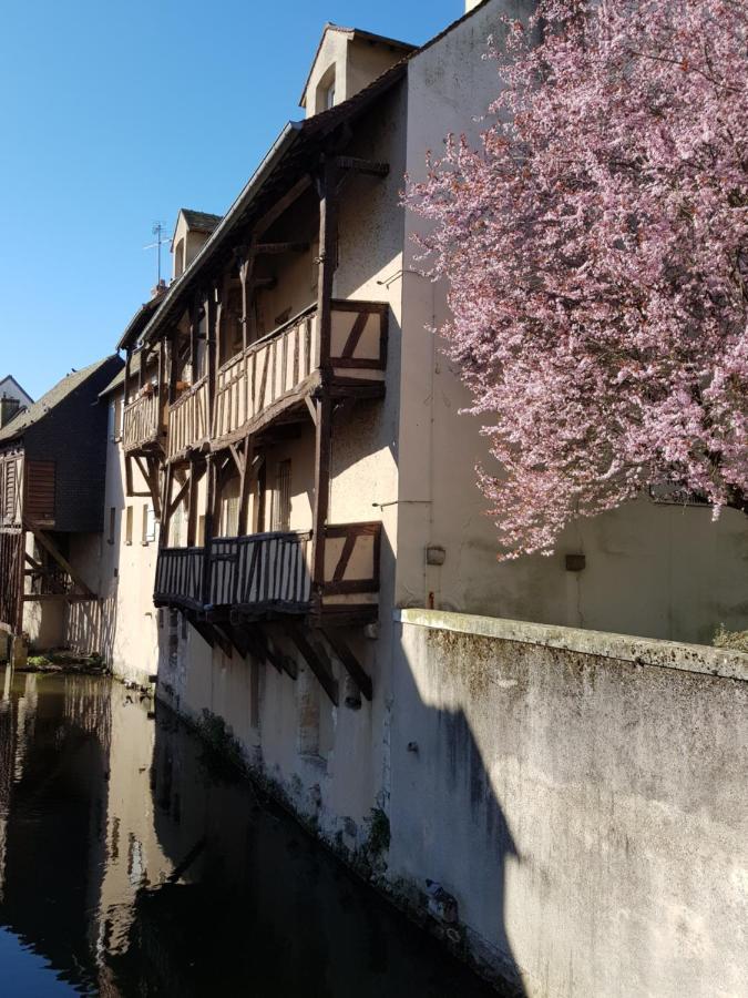 La Maison Virginie Logements De 1 A 5 Pers Chaleureux Centre, Parking, Linge, Wifi, Proximite Lac Canal Piscine Montargis Luaran gambar